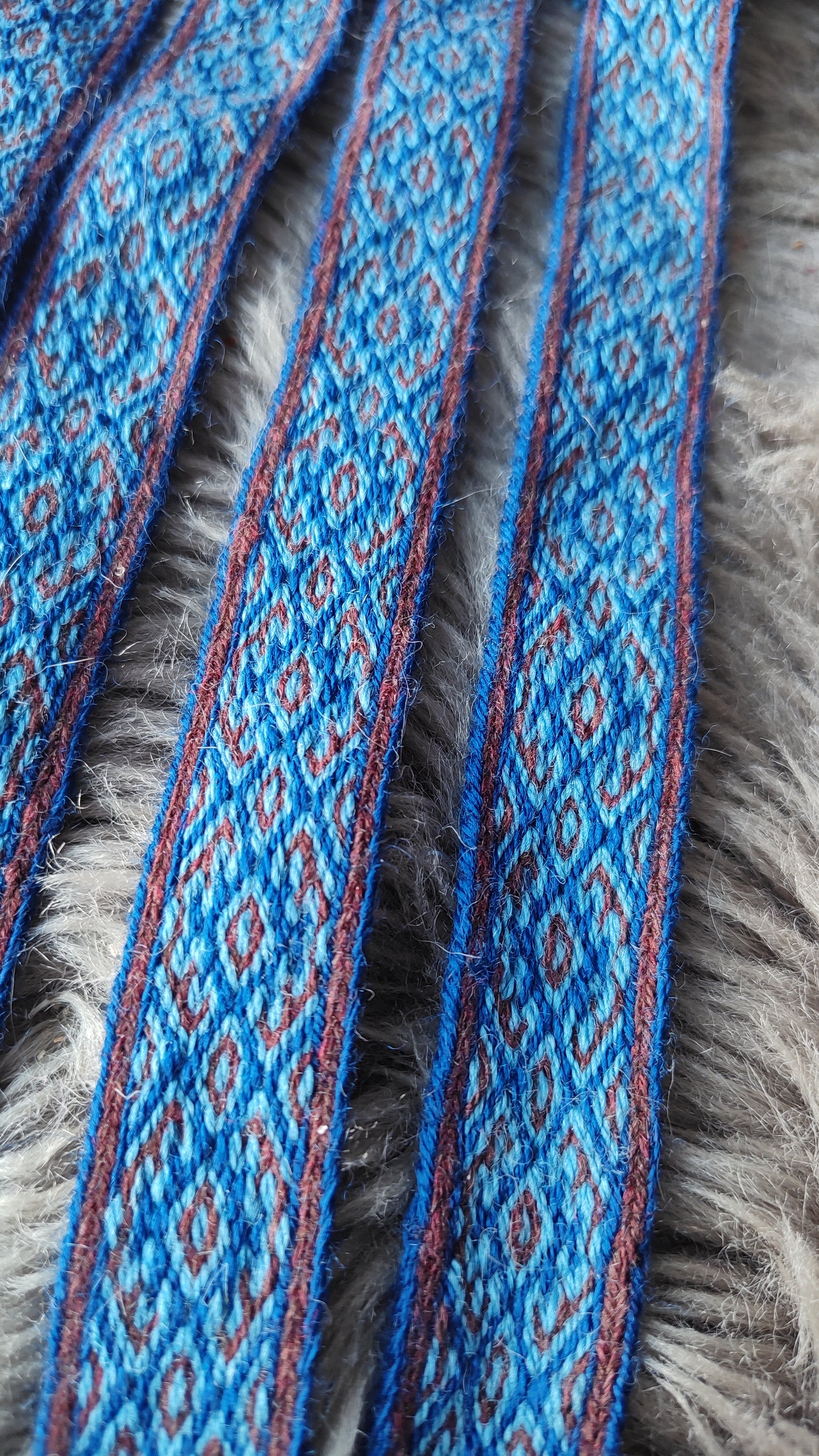 Belt in bright blue and brown