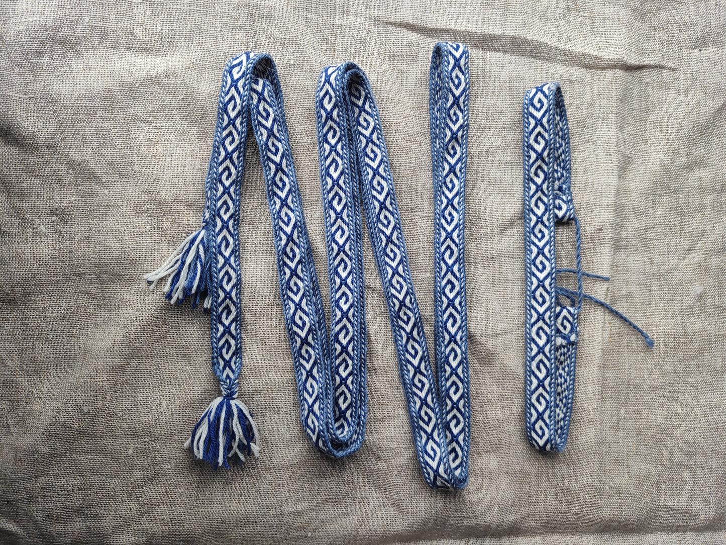 Belt and headband set with curl motive