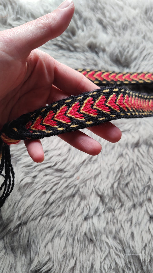 Belt with red arrow pattern