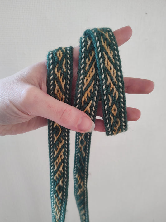 Belt with historical Latvian pattern in green