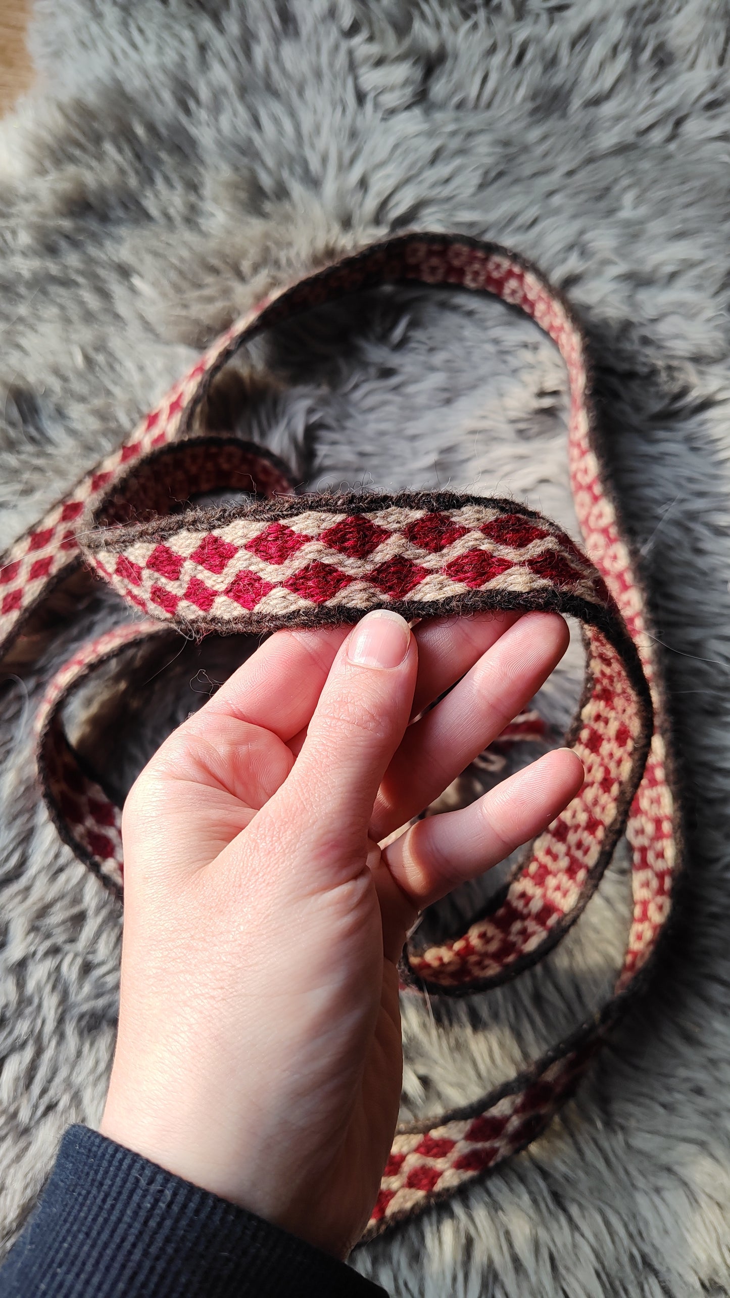Robust belt with red diamonds