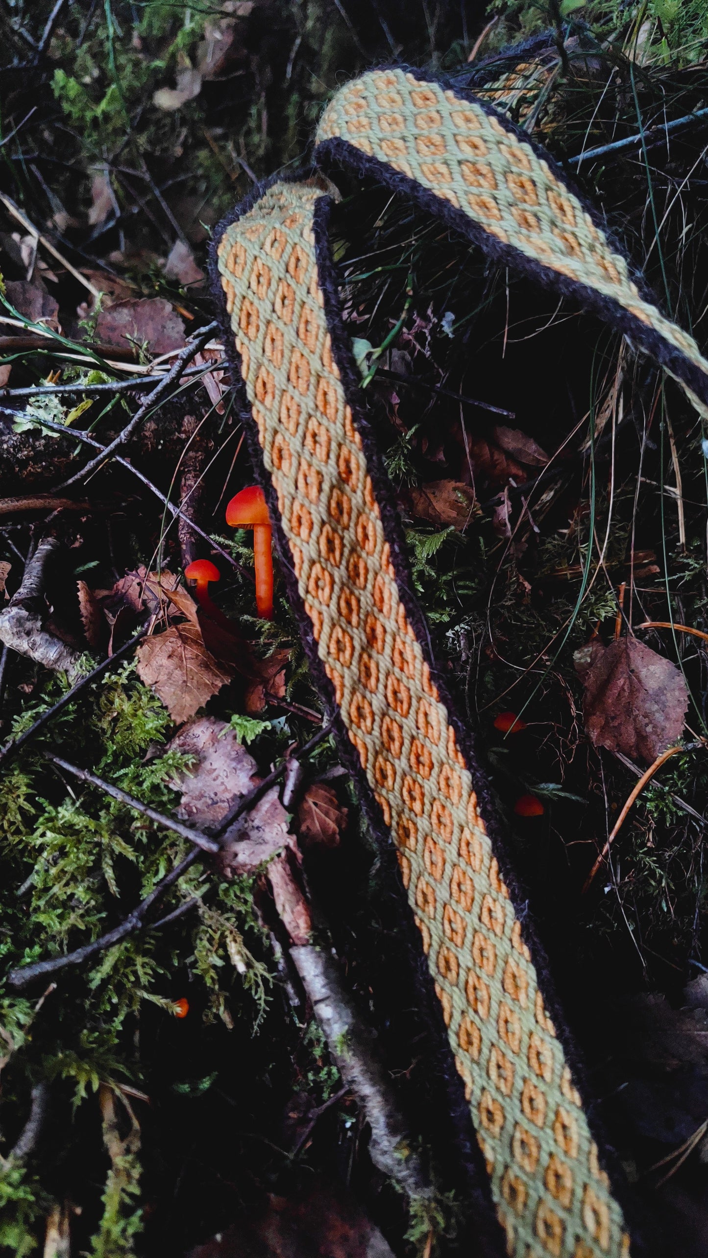 Simple plant dyed belt with diamonds