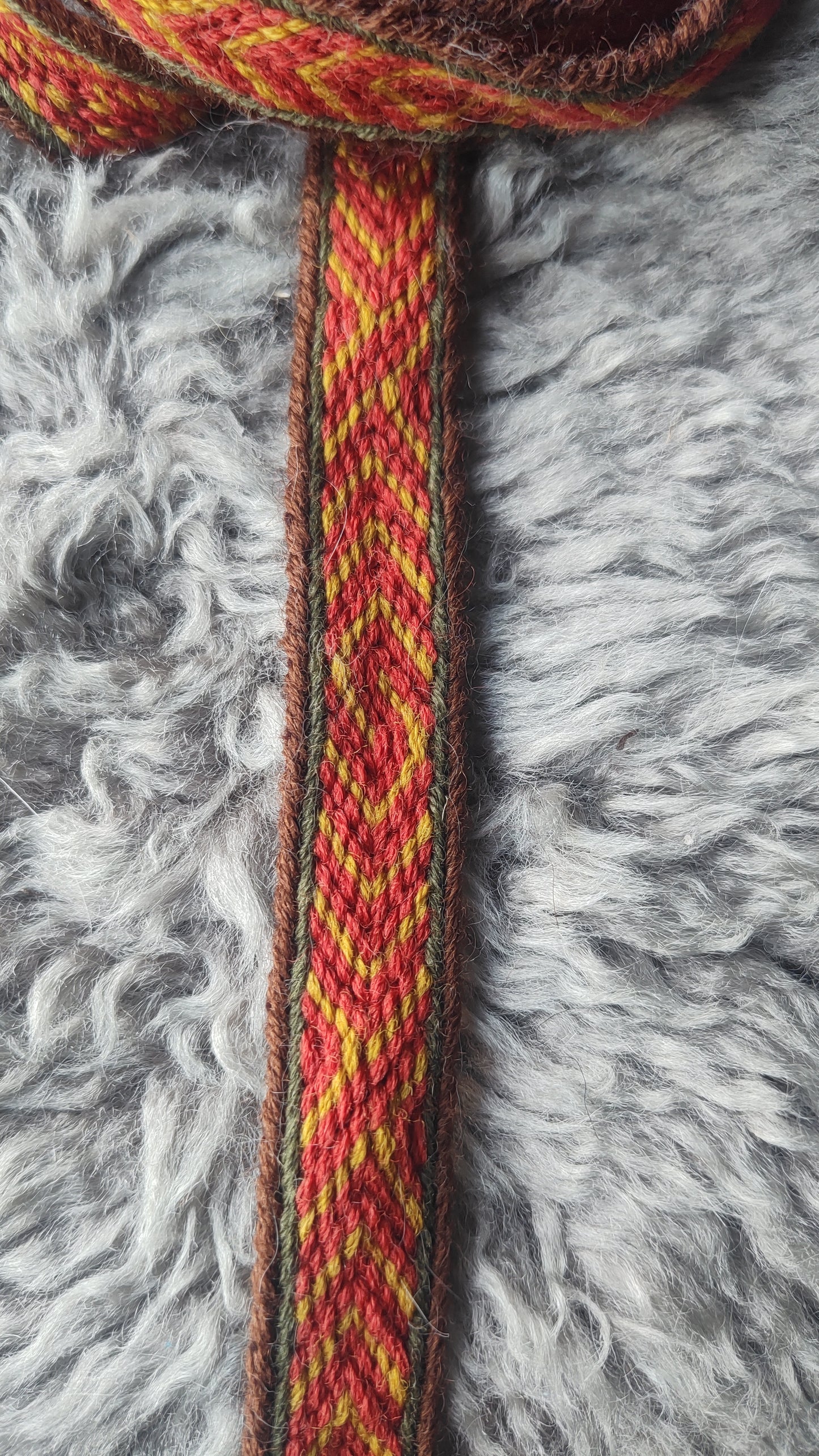Narrow belt with red pattern