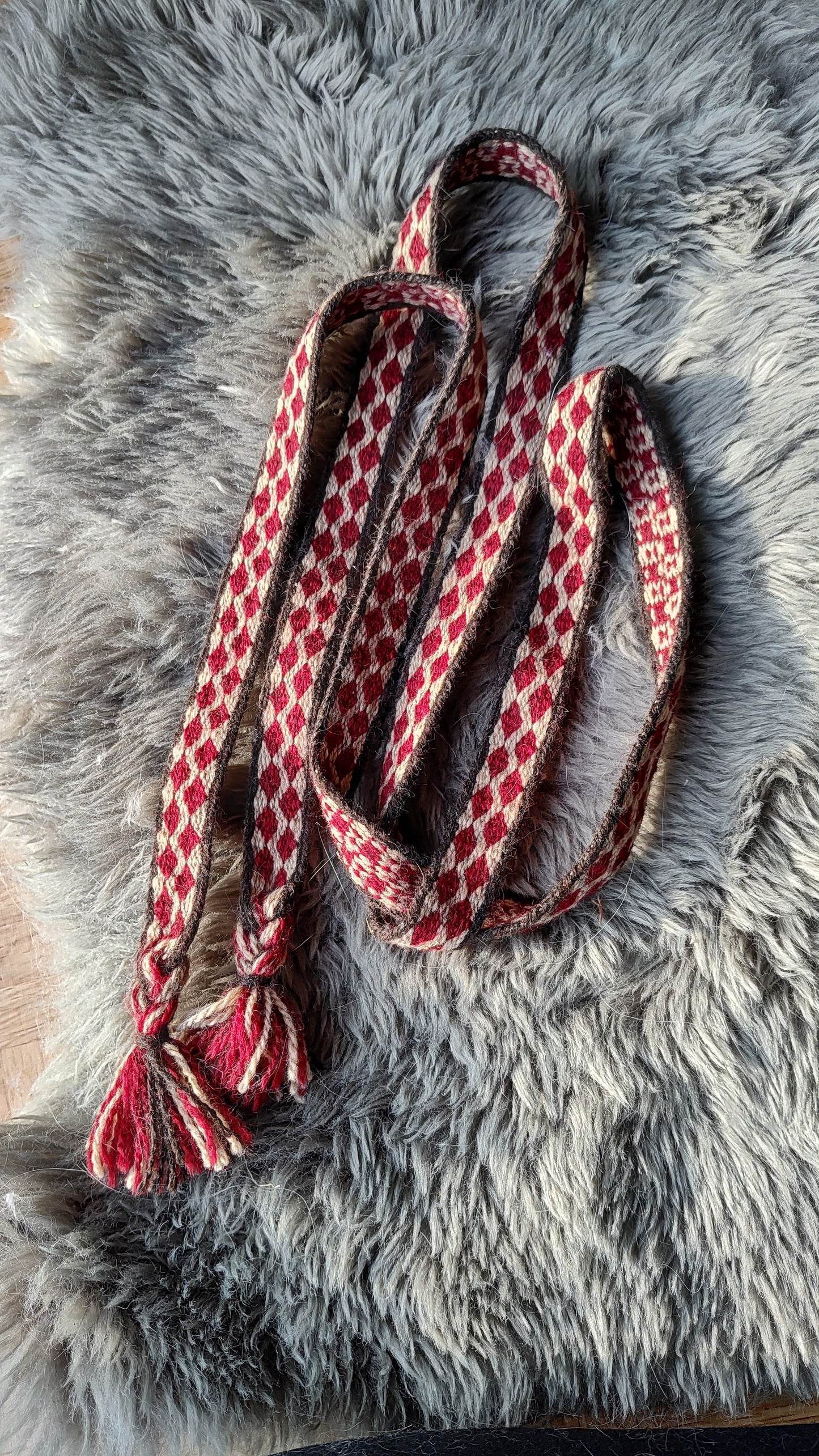 Robust belt with red diamonds