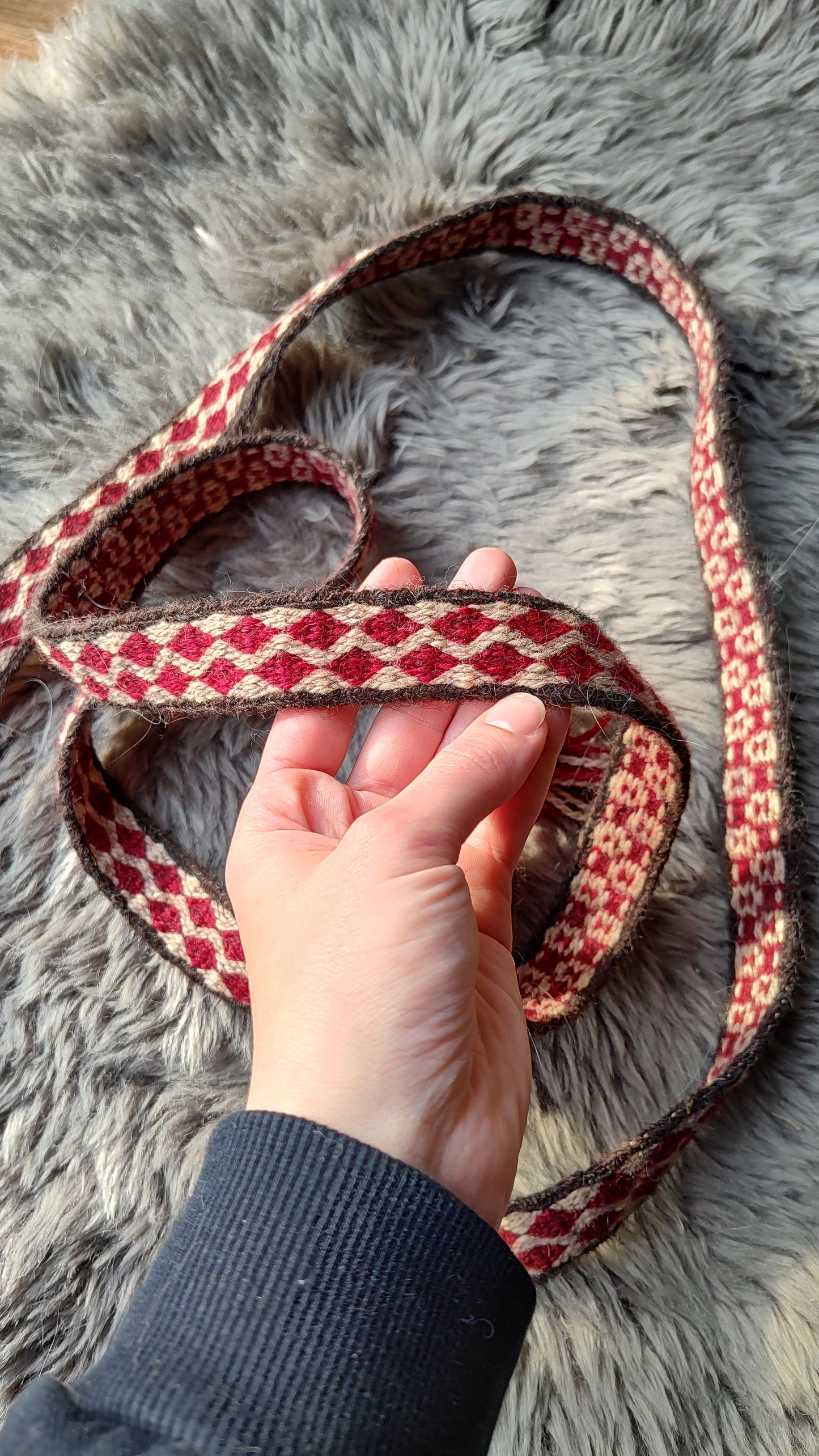 Robust belt with red diamonds