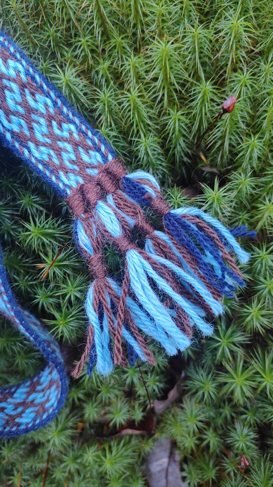 Belt in bright blue and brown