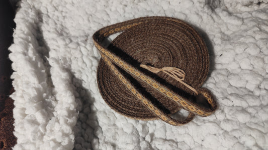 Narrow fine ribbon made of thin woolen threads