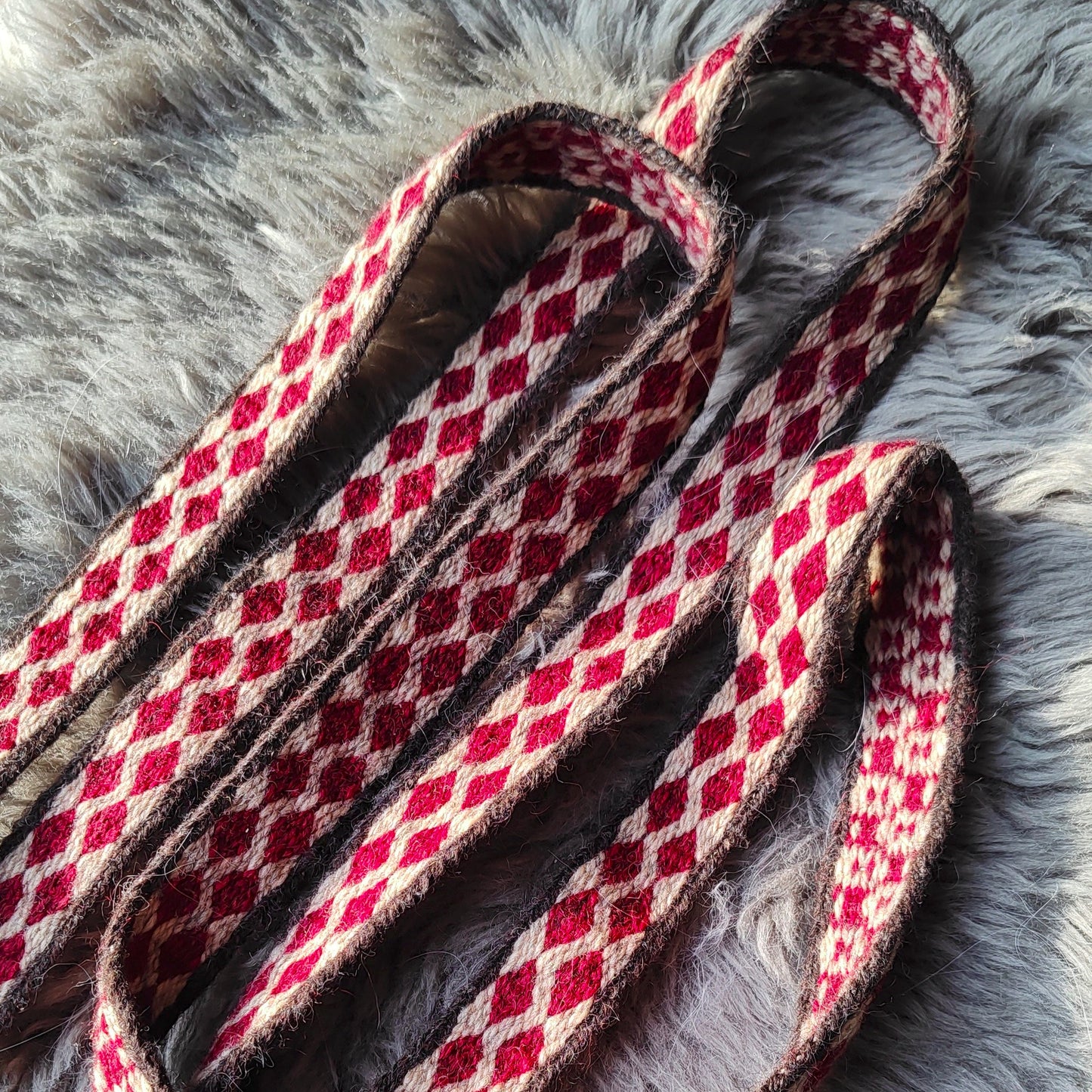 Robust belt with red diamonds