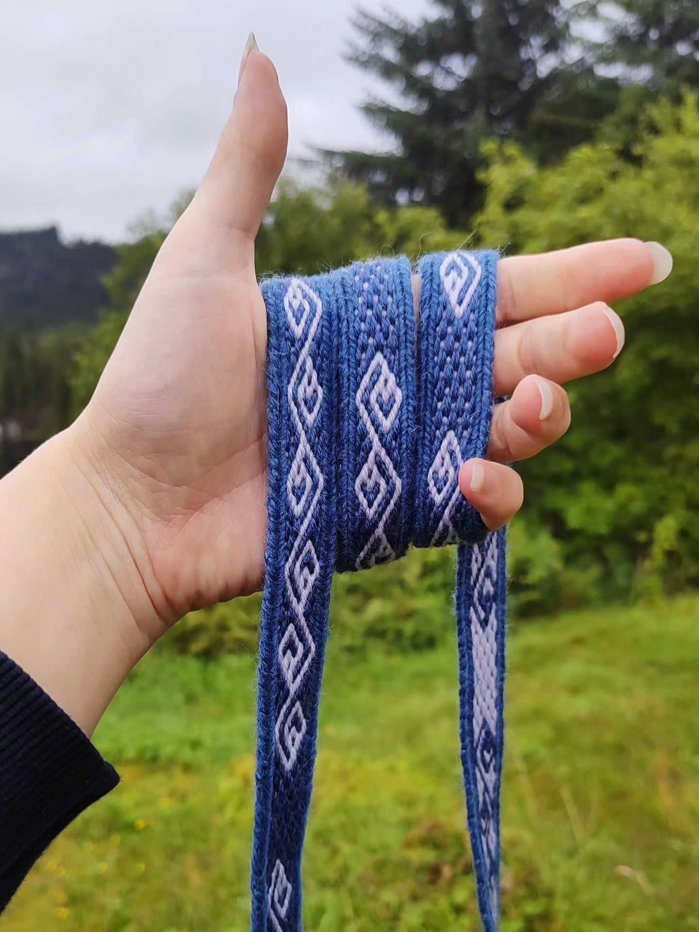 Fairy-like belt with leaves in blue