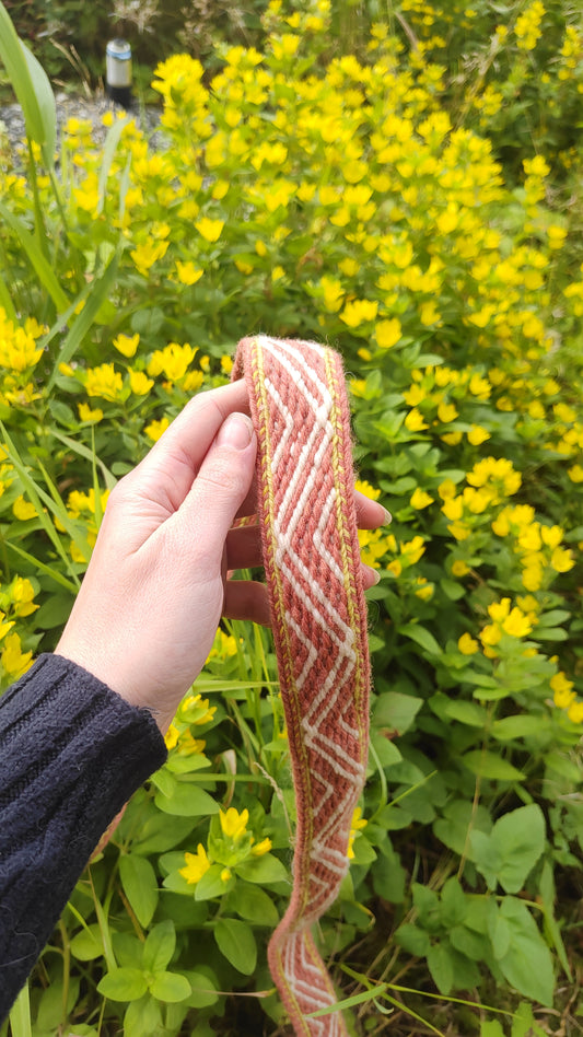 Belt with triangle pattern (plant dyed yarns)