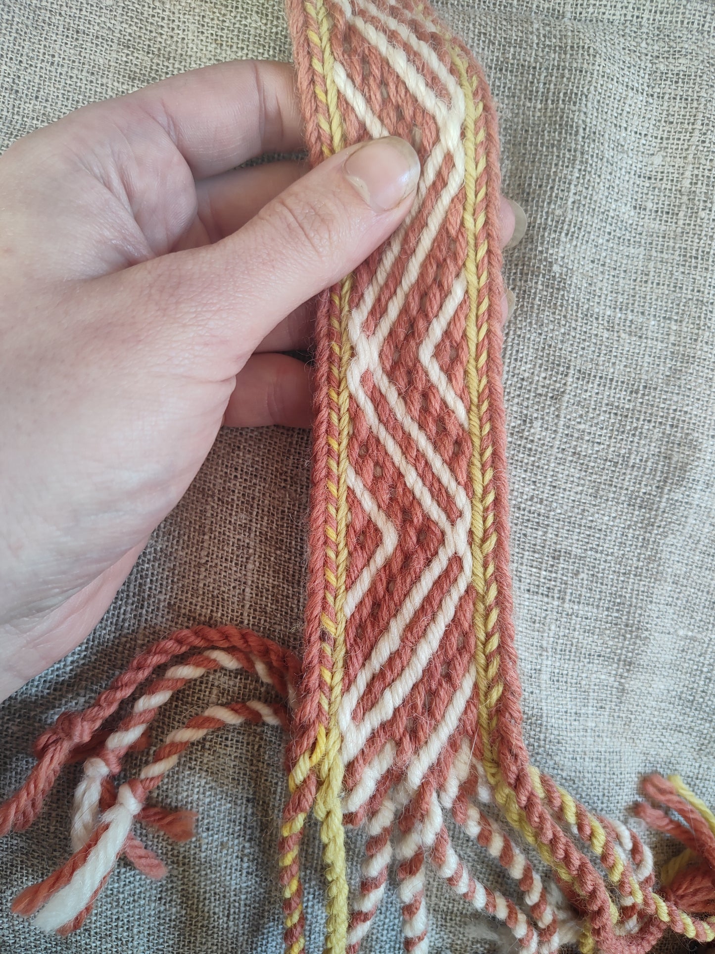 Belt with triangle pattern (plant dyed yarns)