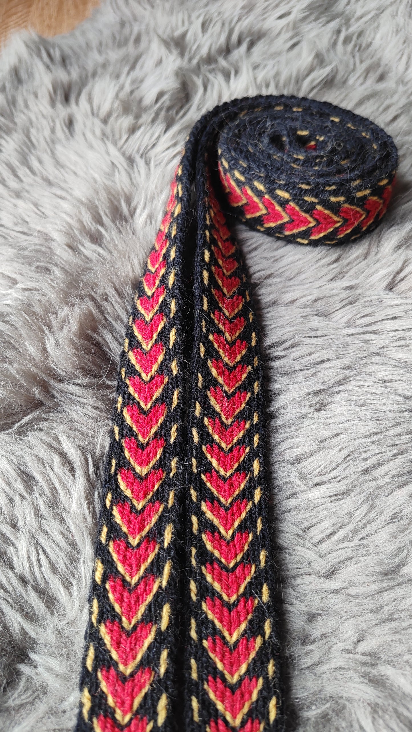Belt with red arrow pattern