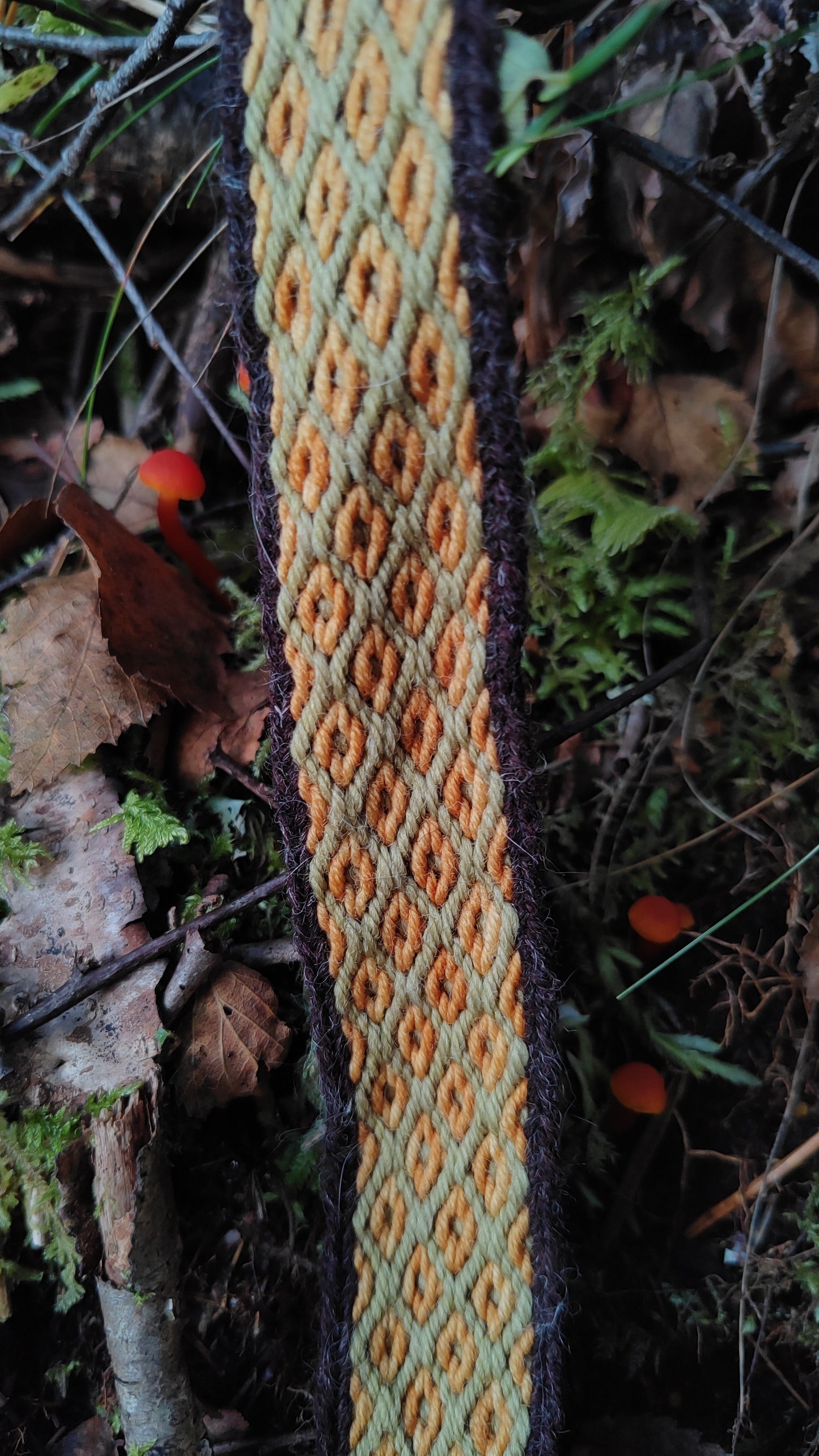 Simple plant dyed belt with diamonds