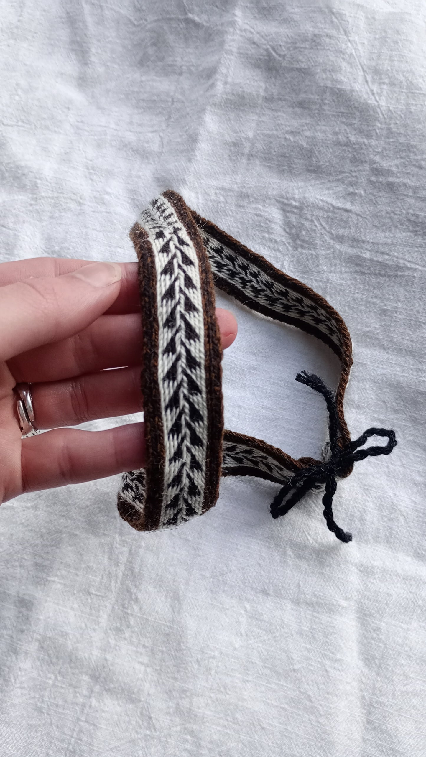 White and brown adjustable headband