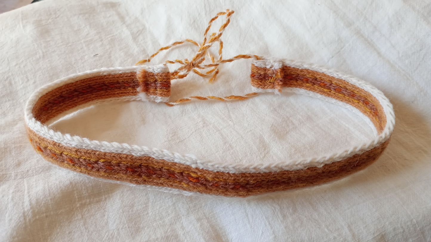 Robust adjustable headband made of scraps of plant dyed yarns