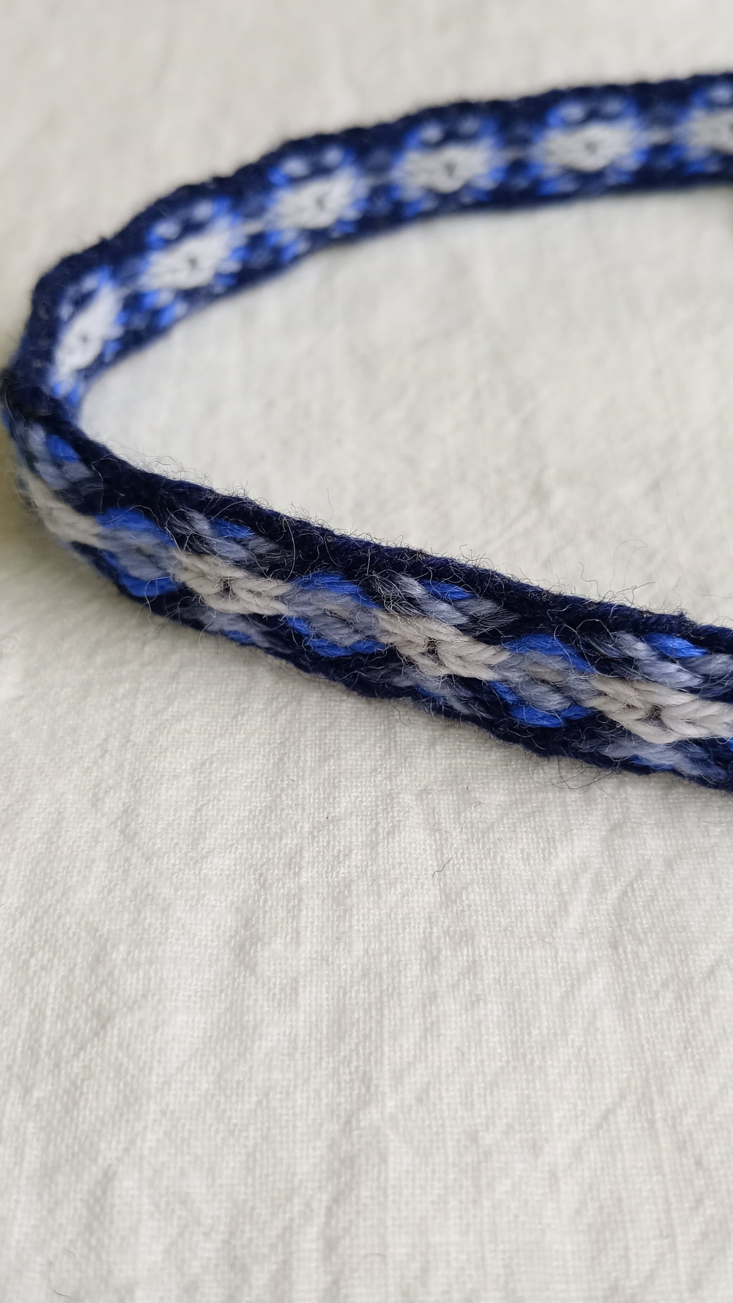 Dark blue headband with diamond pattern