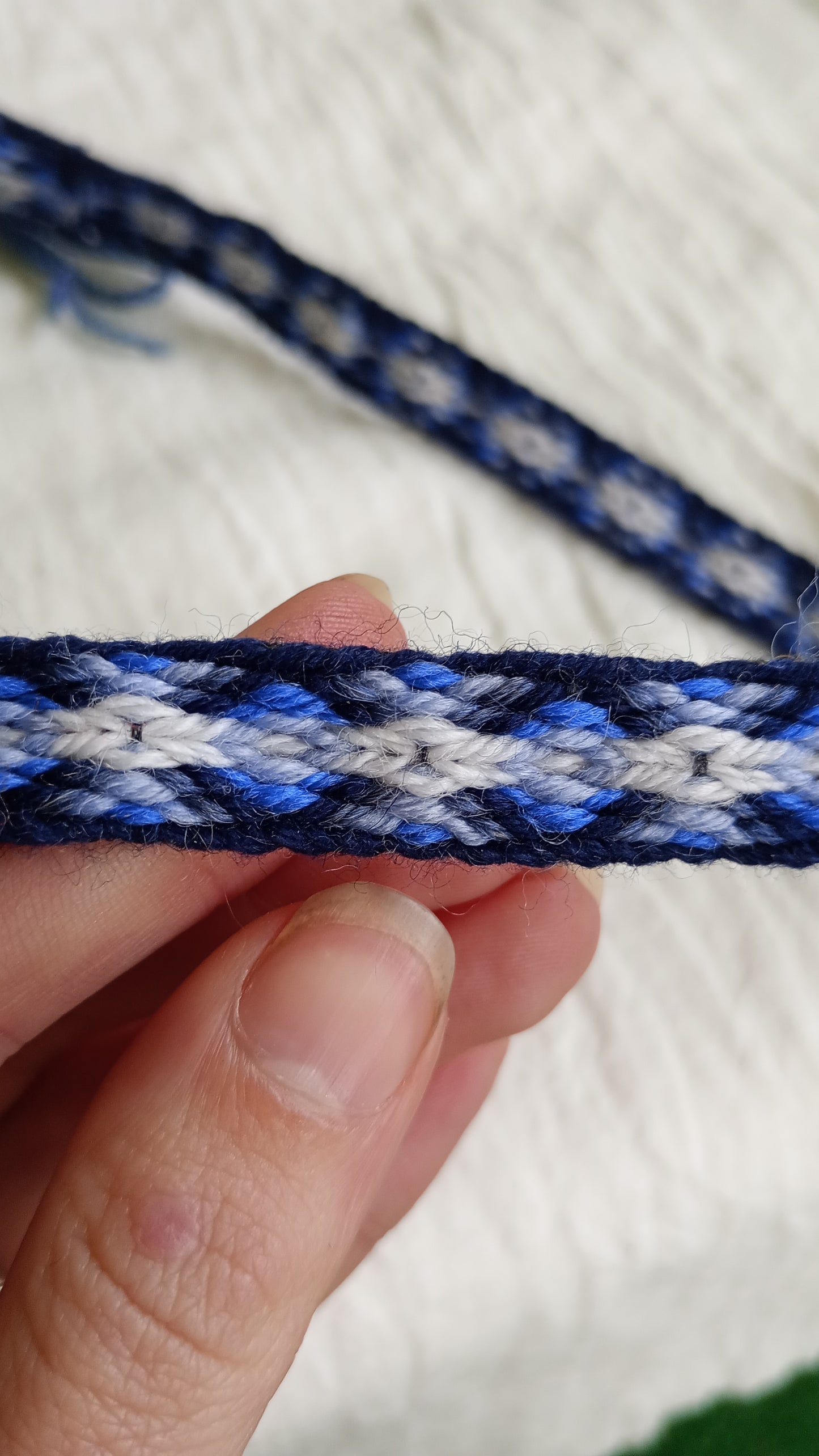 Dark blue headband with diamond pattern