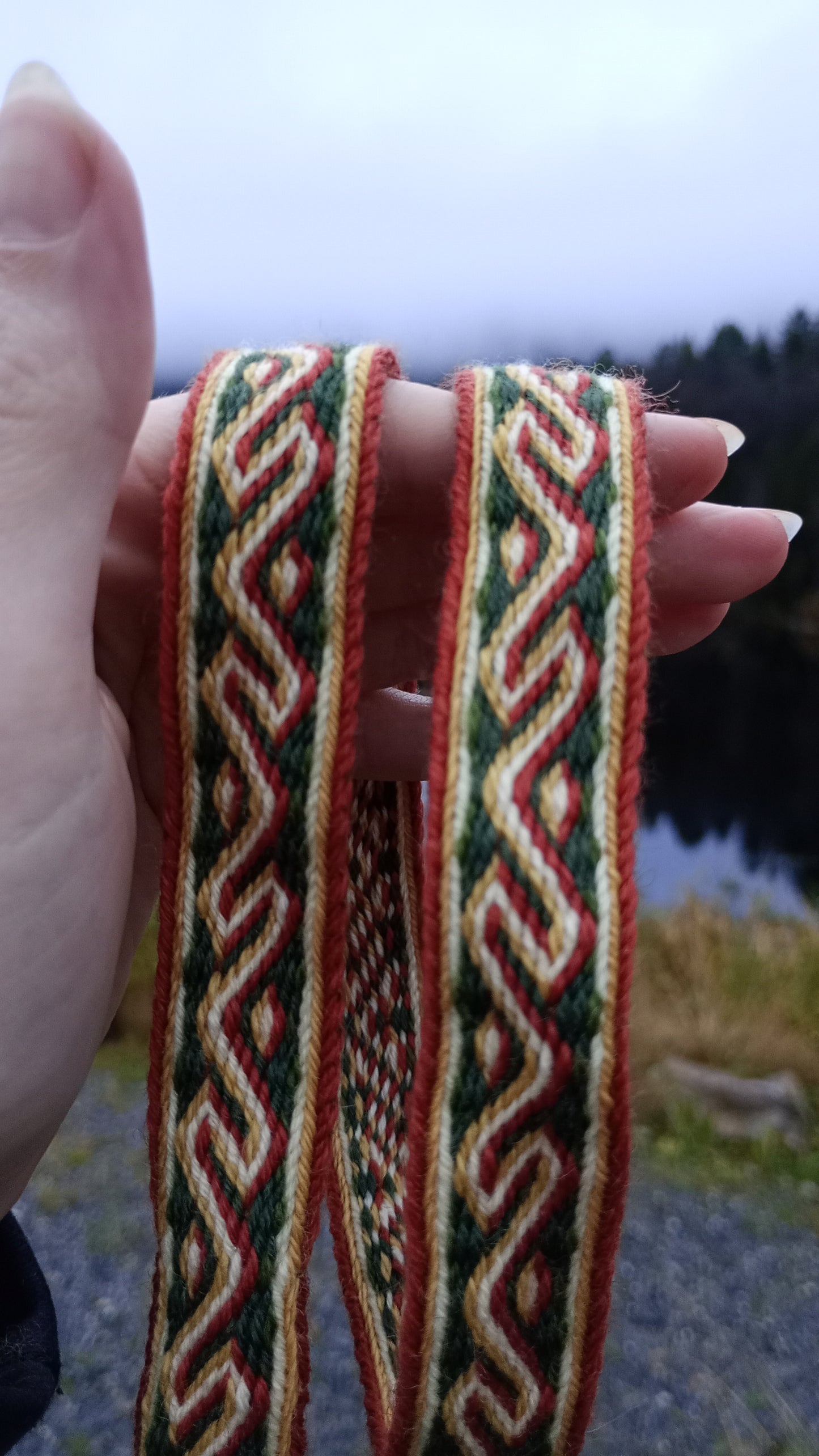 Colorful band with folded line pattern