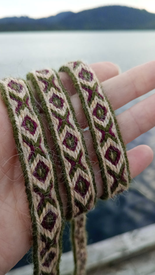 Ribbon in green and purple