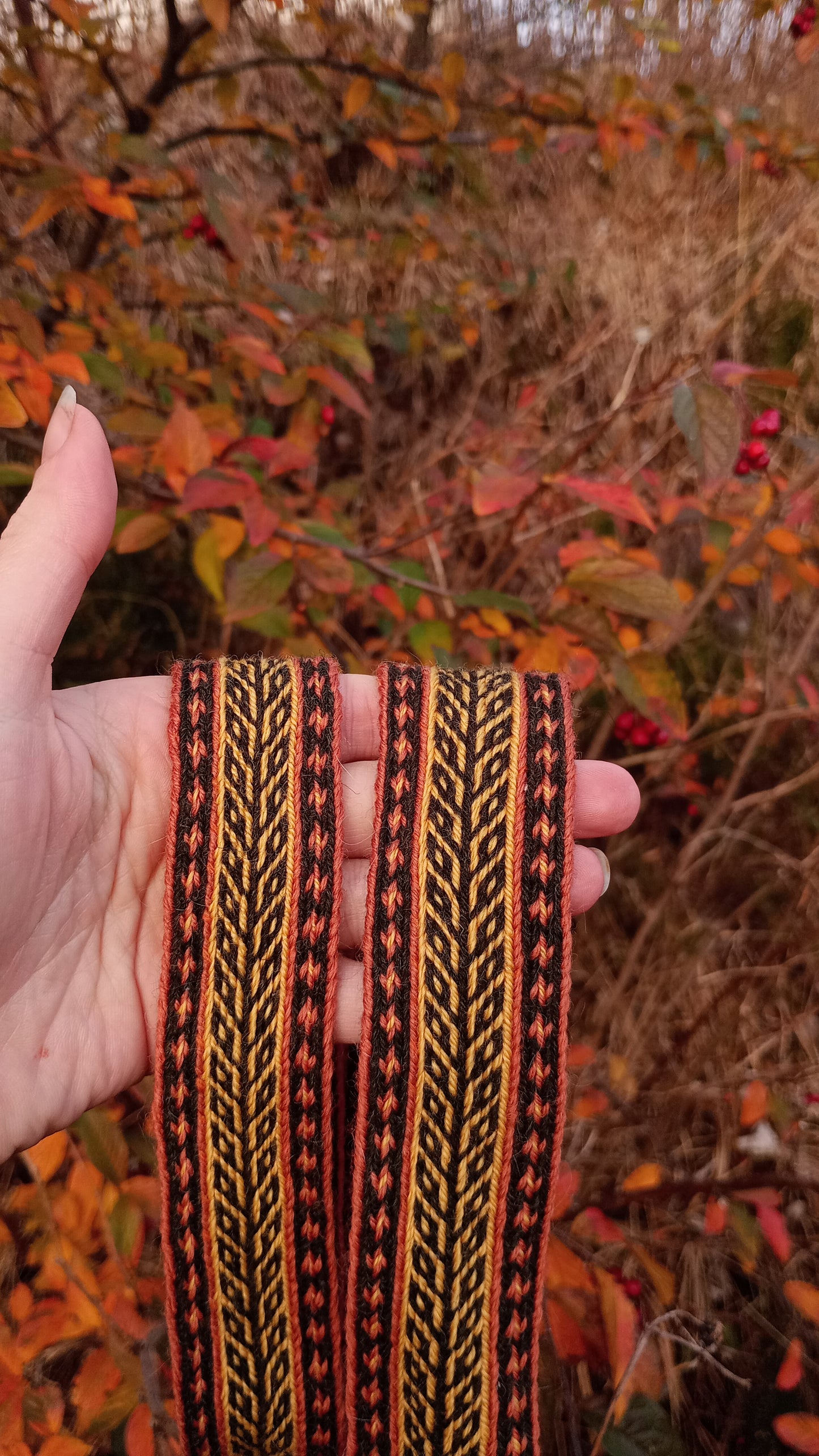 Belt with double sided floral pattern