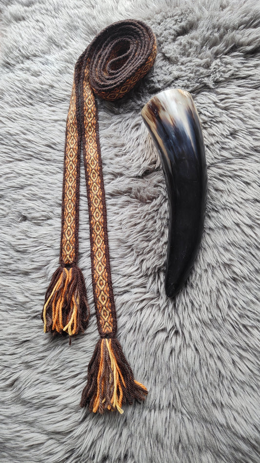 Band with diamond pattern in yellow and orange