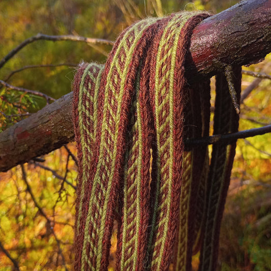 Long belt / ribbon with 9th century Oseberg narrow band pattern