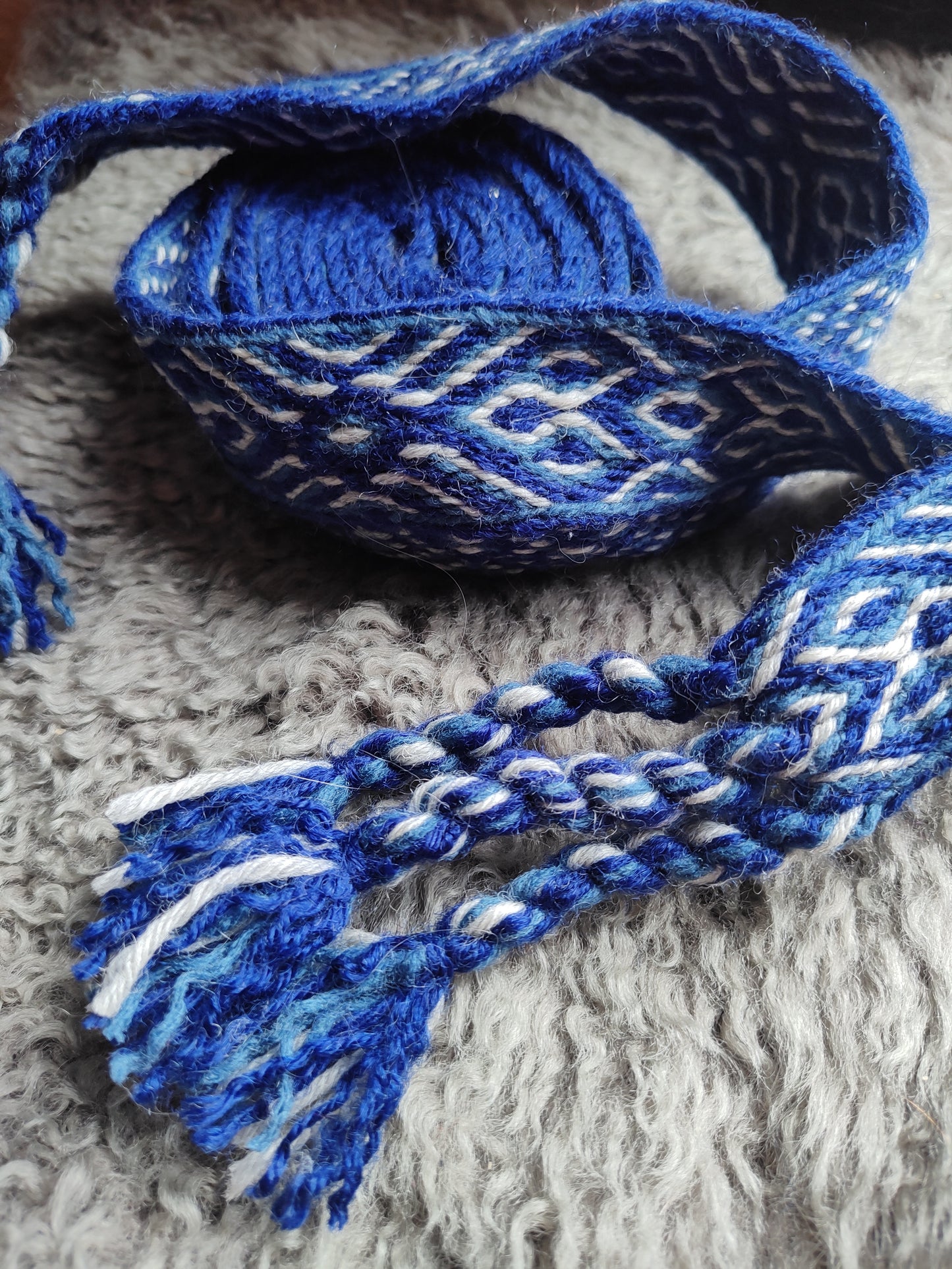 Robust folk style belt with diagonals