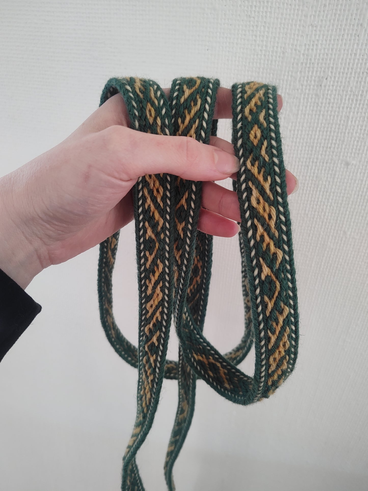 Belt with historical Latvian pattern in green