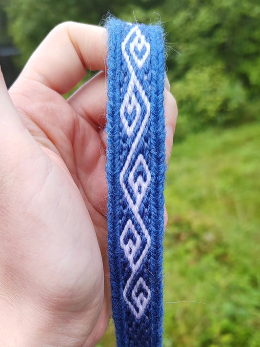 Fairy-like belt with leaves in blue