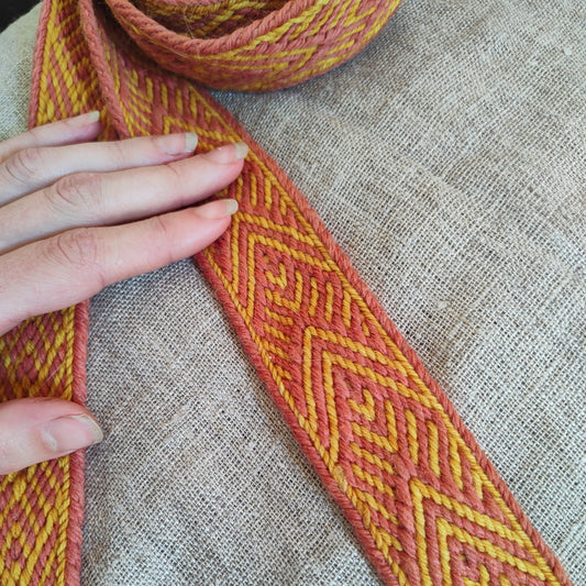Belt with diagonals pattern (plant dyed yarns)