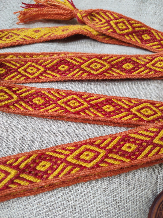 Weaving pattern - red and yellow diamonds