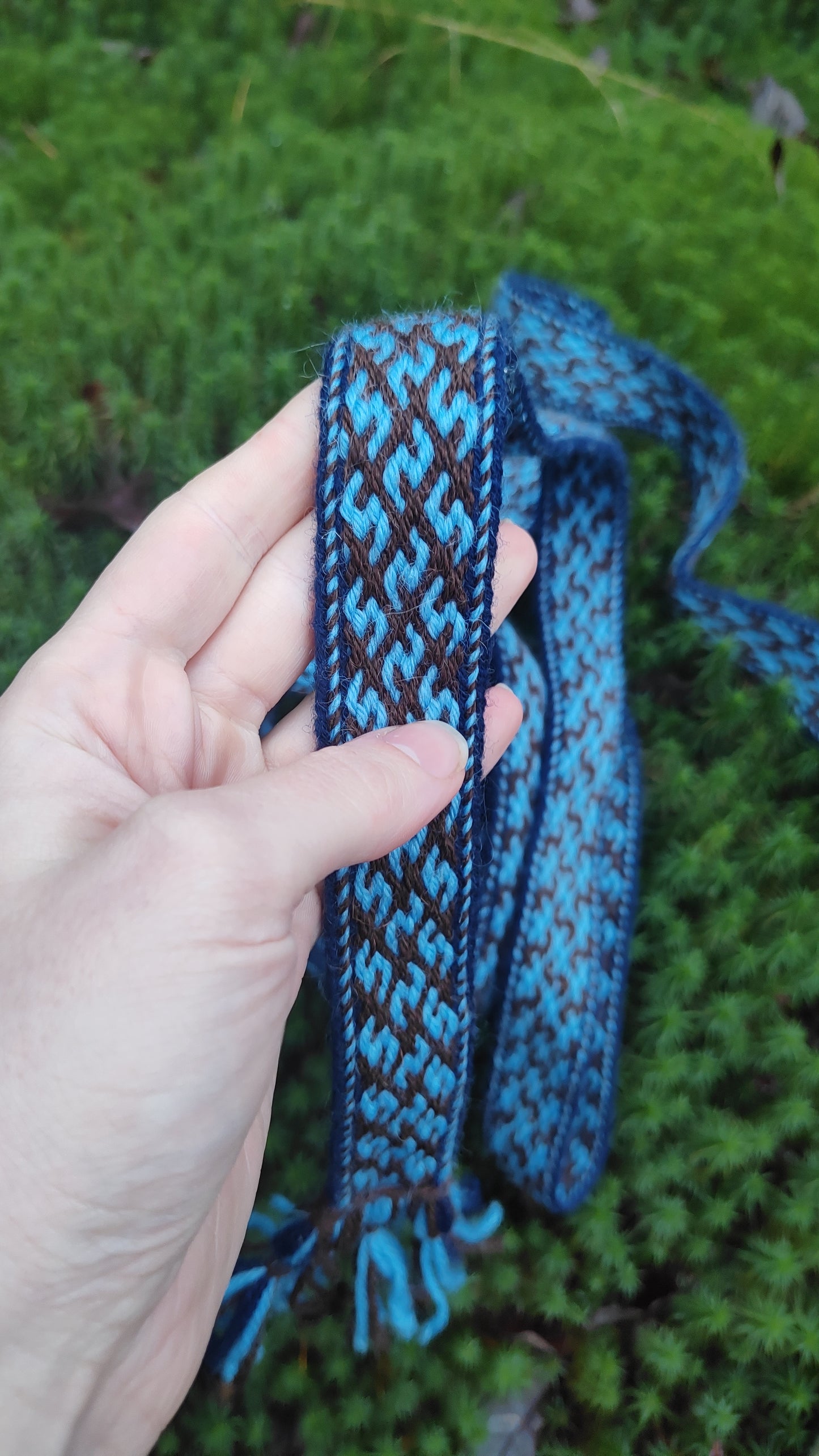Belt in bright blue and brown