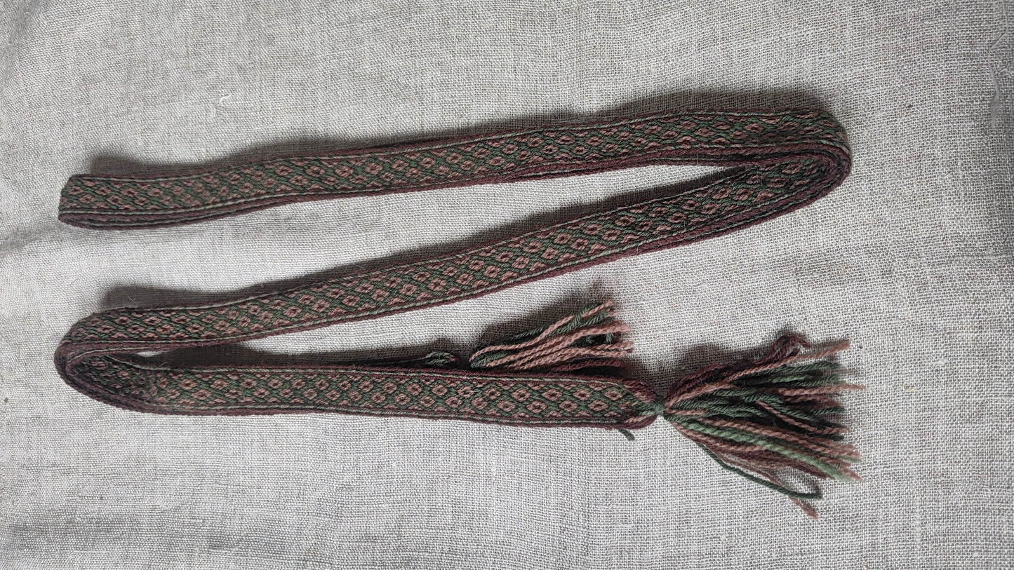 Belt with diamond pattern (dimmed colours)