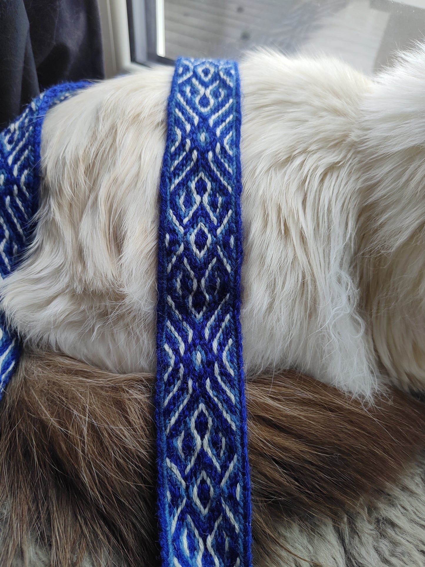 Robust folk style belt with diagonals