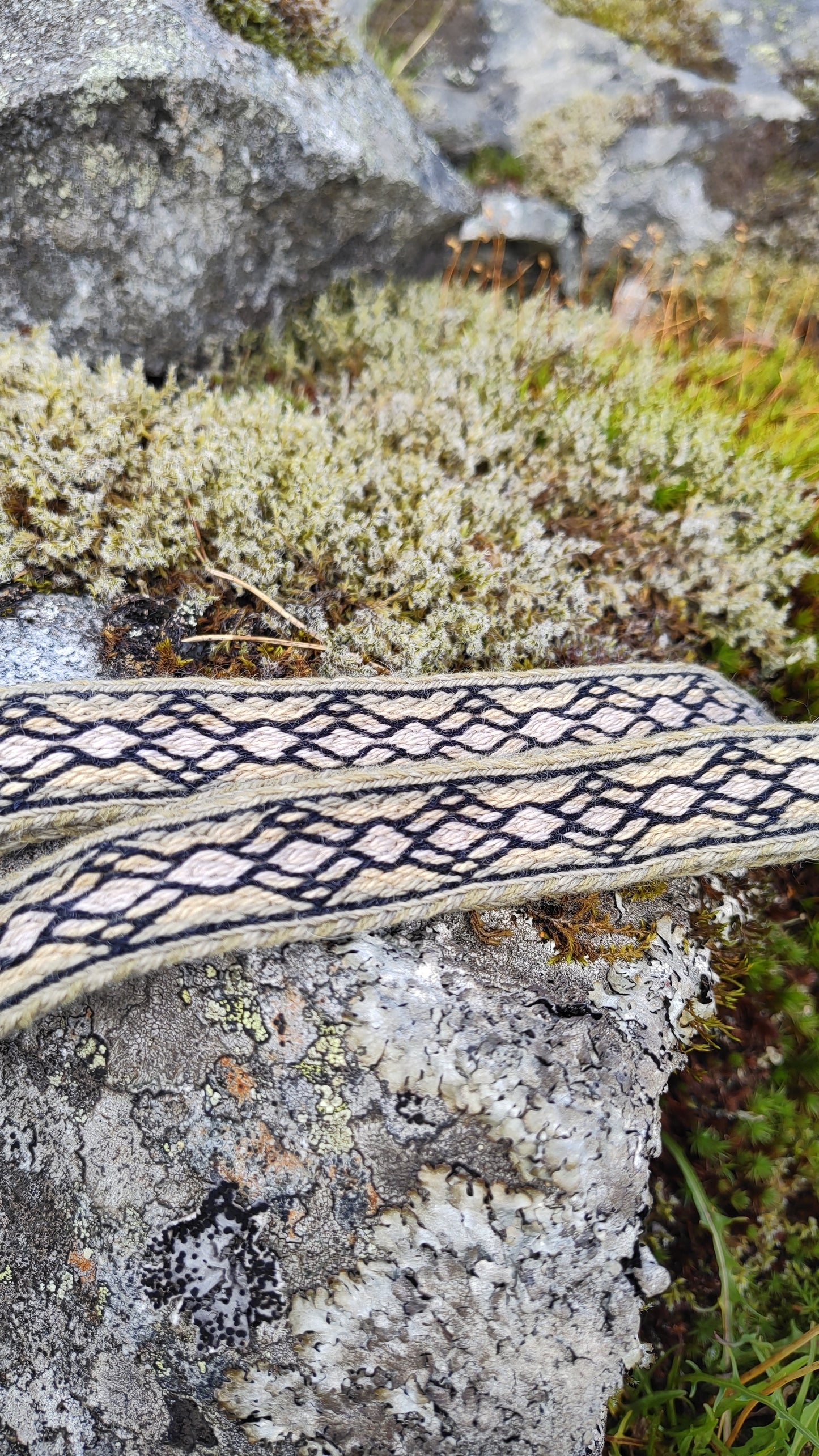 Diamond chain belt (plant dyed)