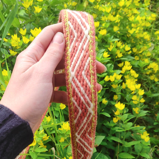 Belt with triangle pattern (plant dyed yarns)