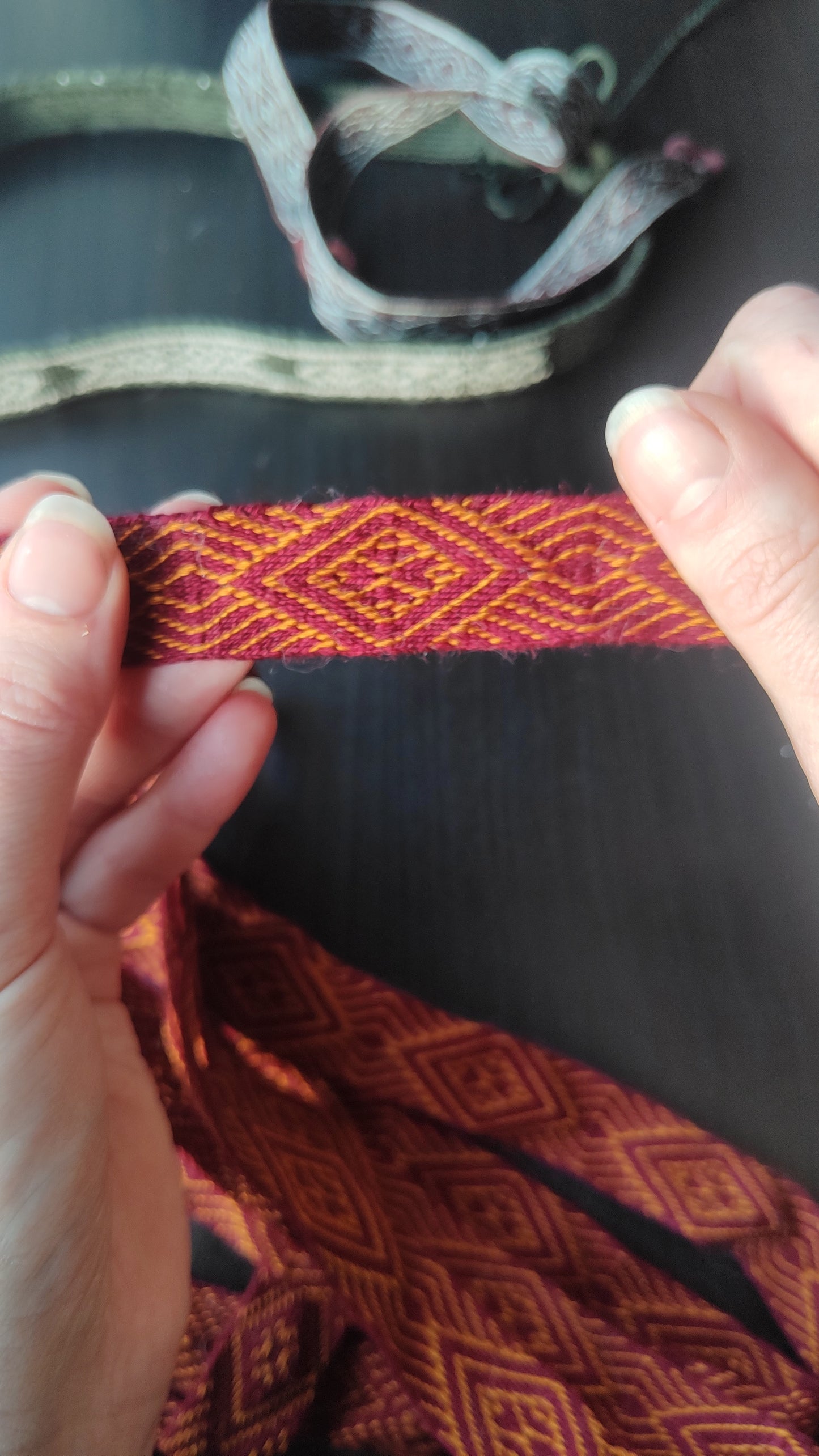 Silk and finest wool band with pattern of diagonals