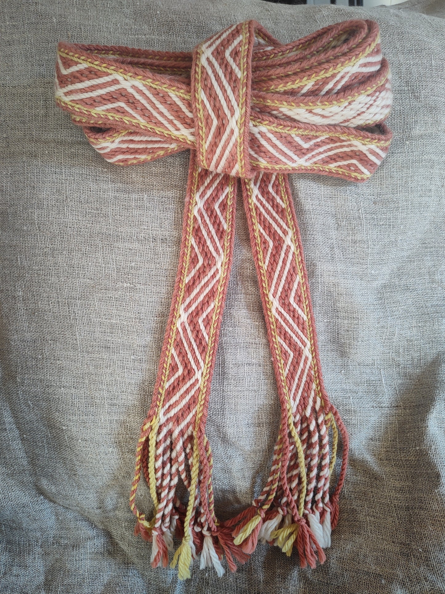 Belt with triangle pattern (plant dyed yarns)