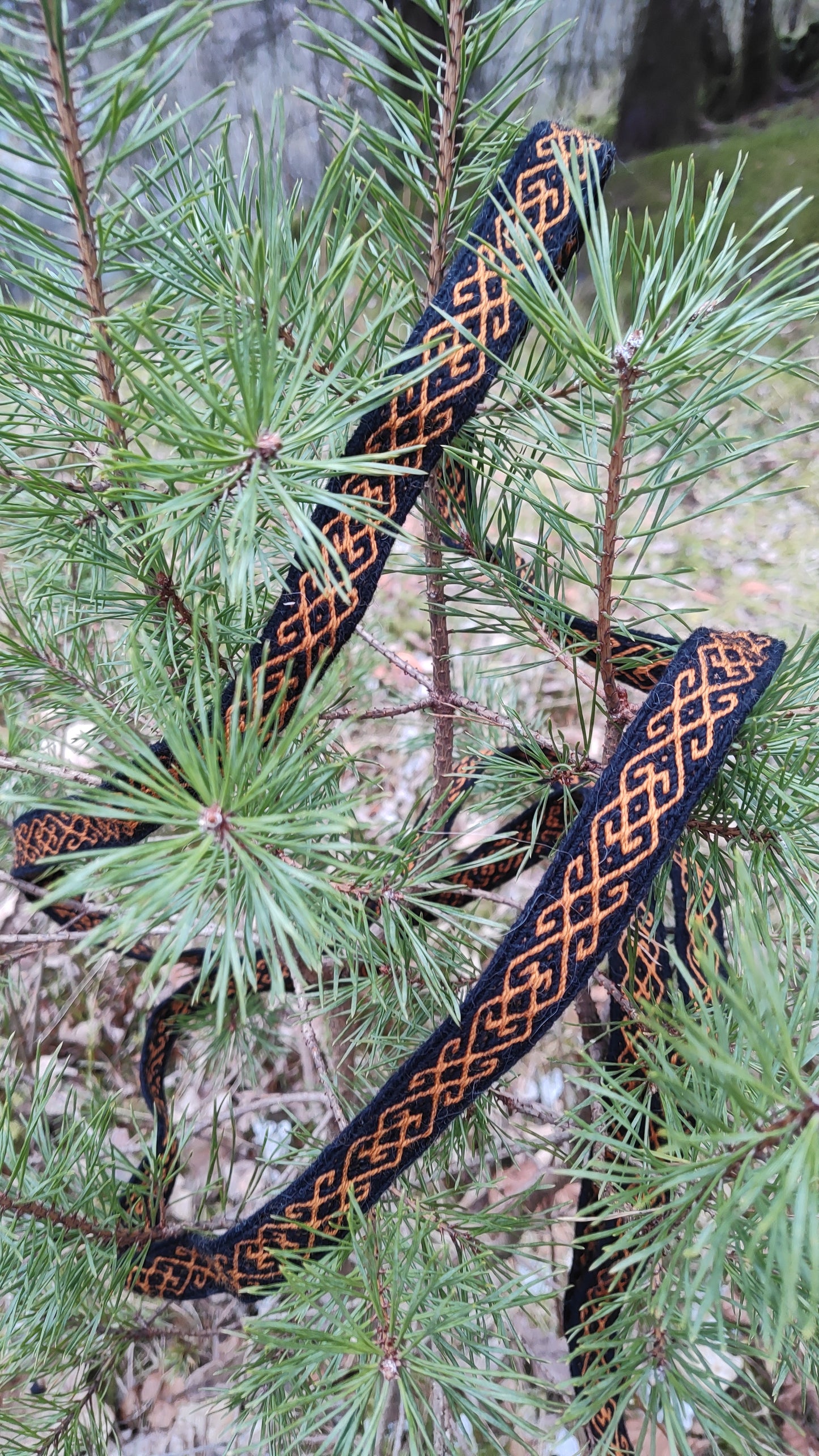 Tablet woven belt with folk romantic pattern