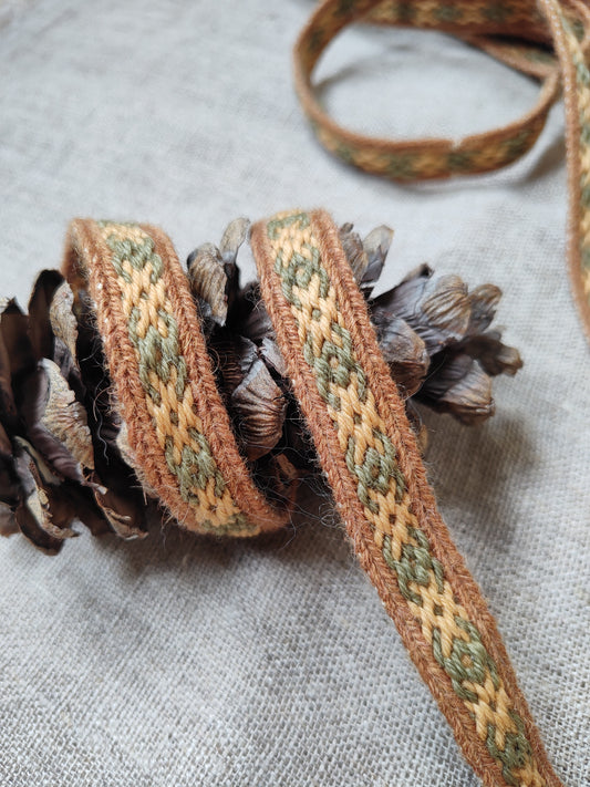 Narrow ⨳ trim (plant dyed yarns)