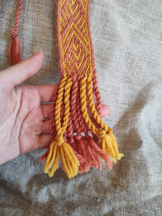 Belt with diagonals pattern (plant dyed yarns)
