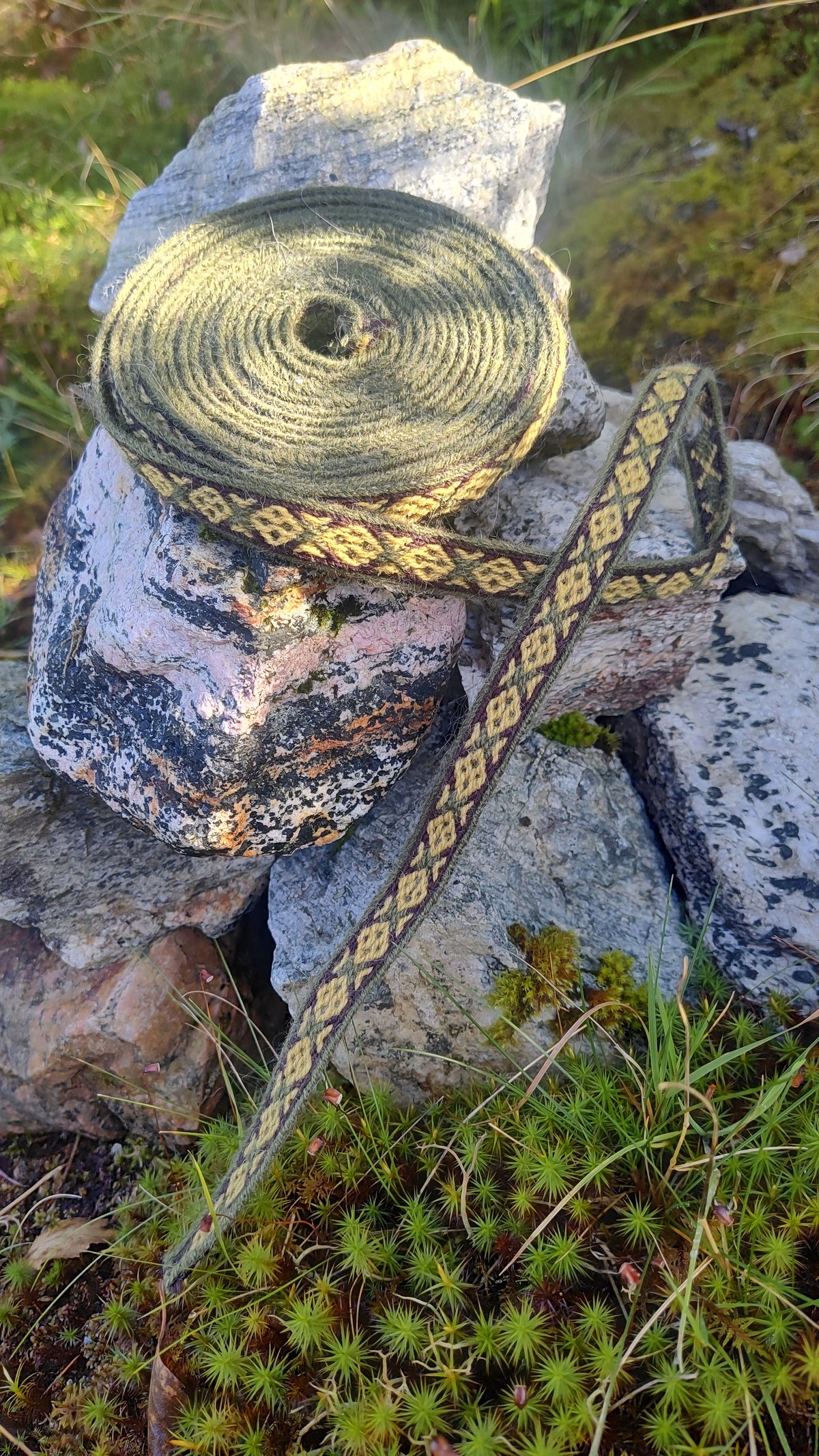 4,8m Hallstatt III ribbon, celtic pattern in plant dyed wool