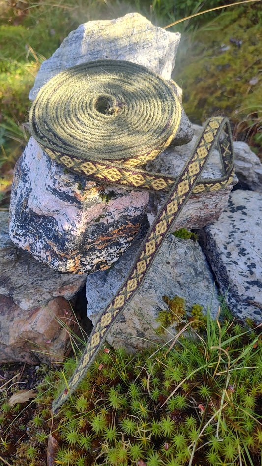 4,8m Hallstatt III ribbon, celtic pattern in plant dyed wool