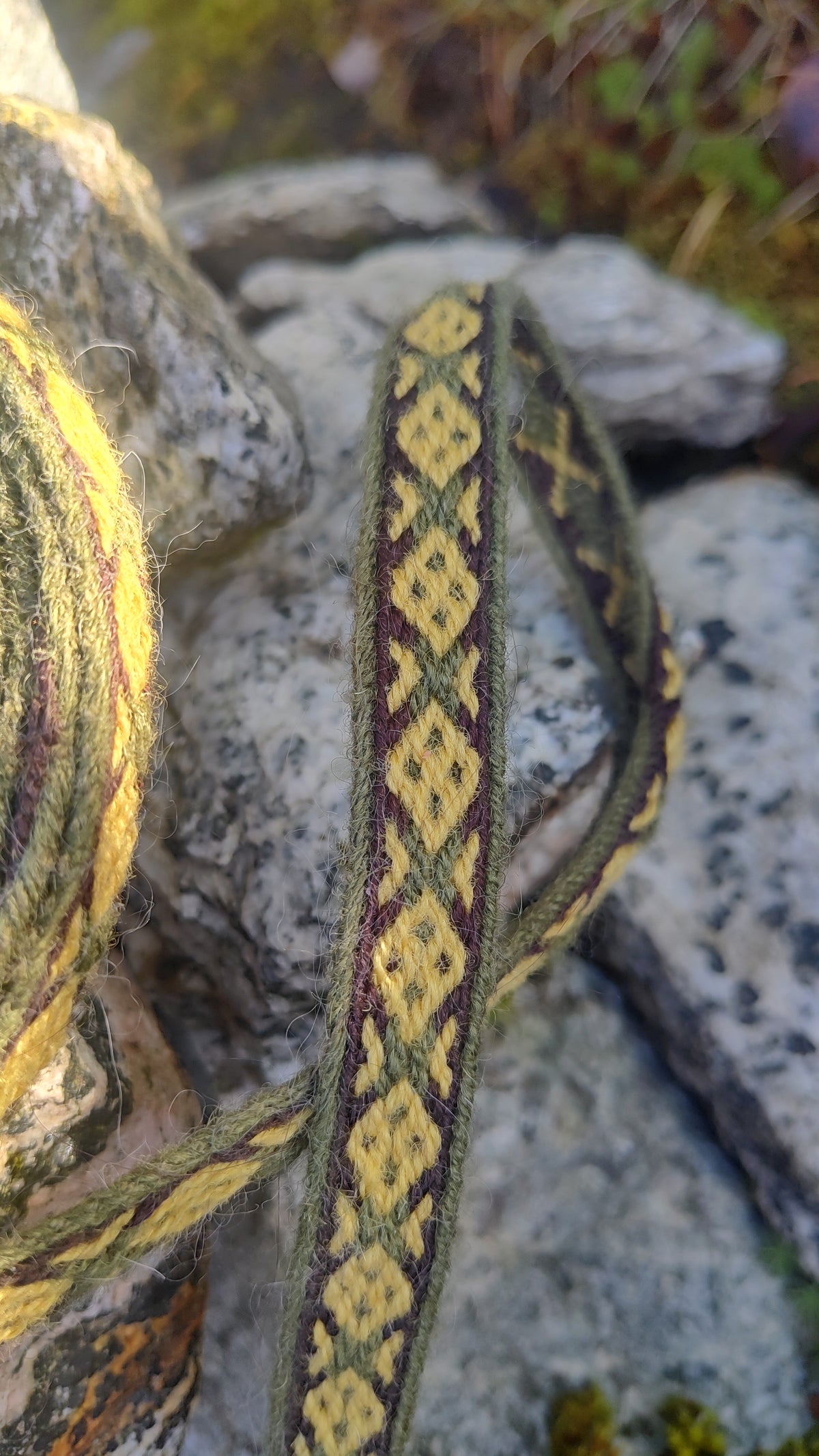 4,8m Hallstatt III ribbon, celtic pattern in plant dyed wool