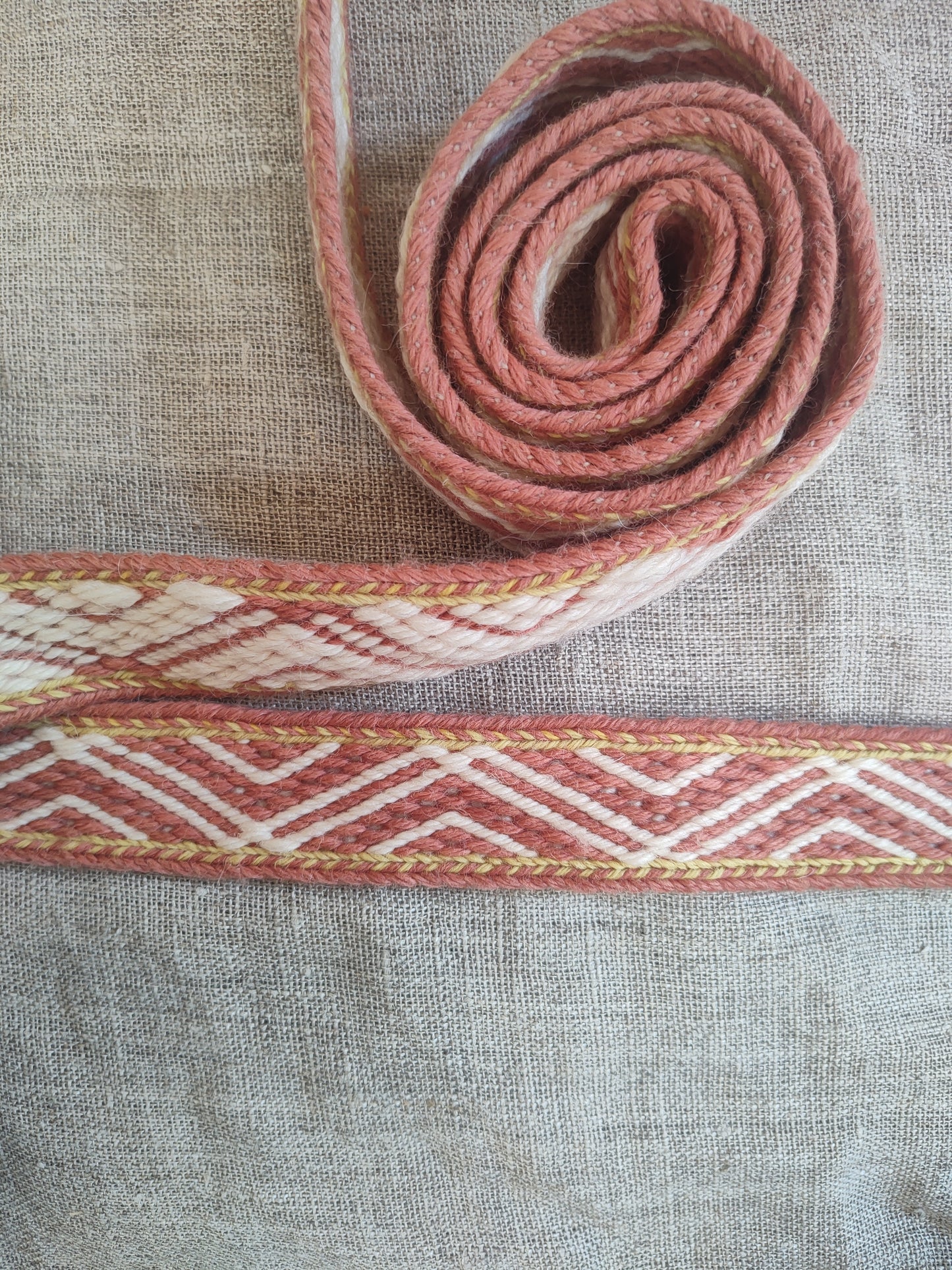Belt with triangle pattern (plant dyed yarns)