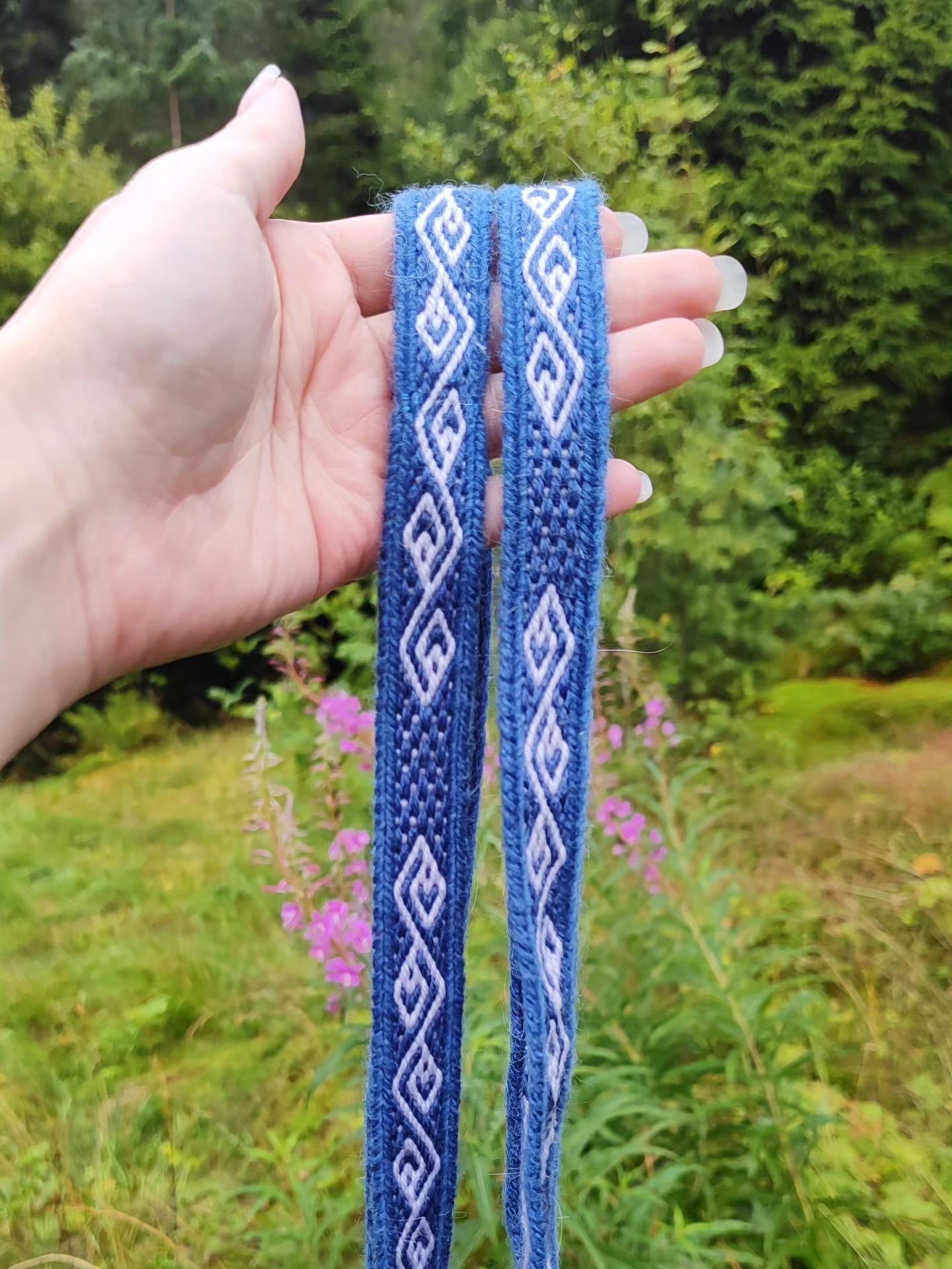 Fairy-like belt with leaves in blue