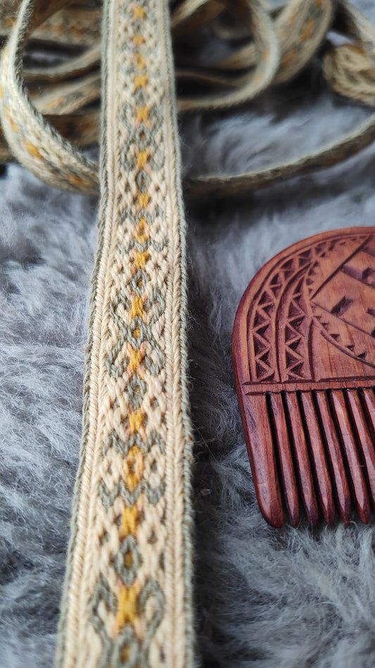 Band made of plant dyed wool (medieval Latvian style)