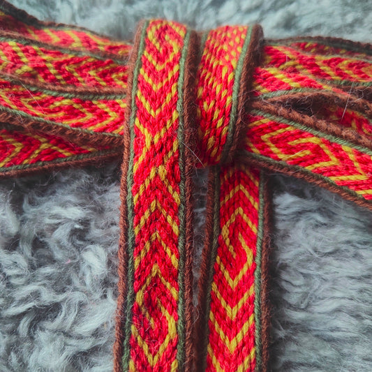 Narrow belt with red pattern