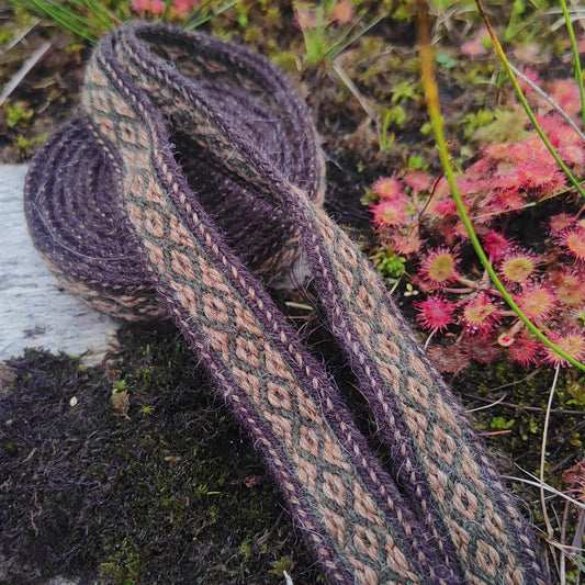 Narrow band with diamond pattern (dimmed colours)