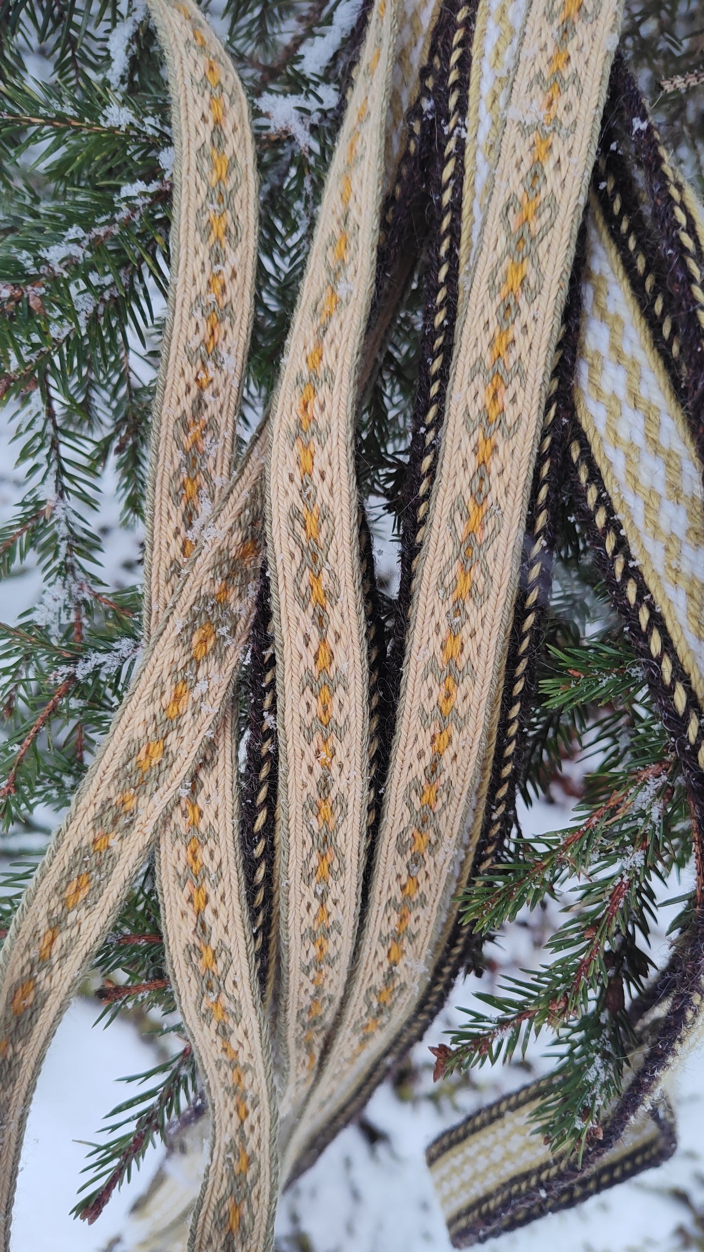 Band made of plant dyed wool (medieval Latvian style)